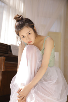 年轻的女老师在线